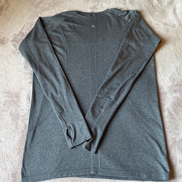 lululemon athletica Women's Gray Crewneck Top - Picture 1 of 11